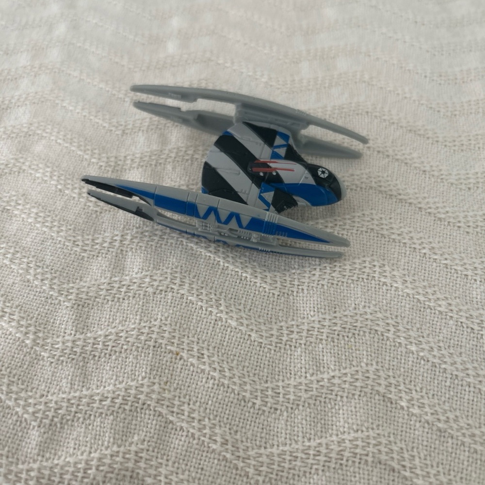 Star Wars Hot Wheels Vulture Droid Ship 2.75" Long